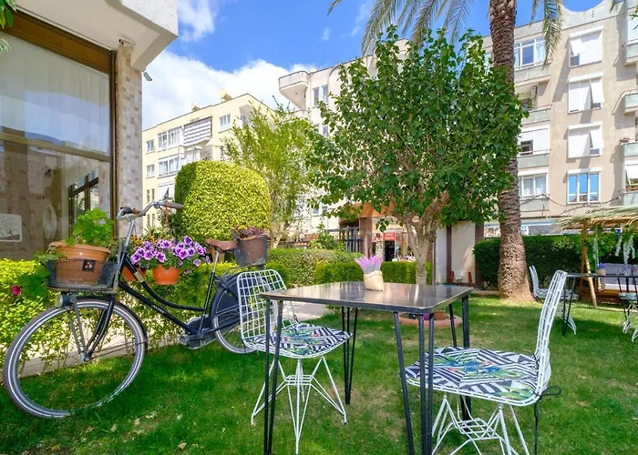 蓝色天堂公寓式酒店 4* 阿拉尼亚